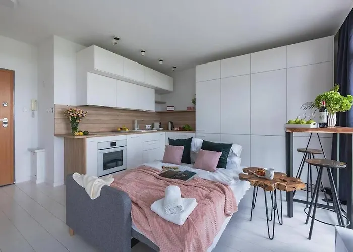 Central Warsaw Apartment - Great Location - City View- Slominskiego